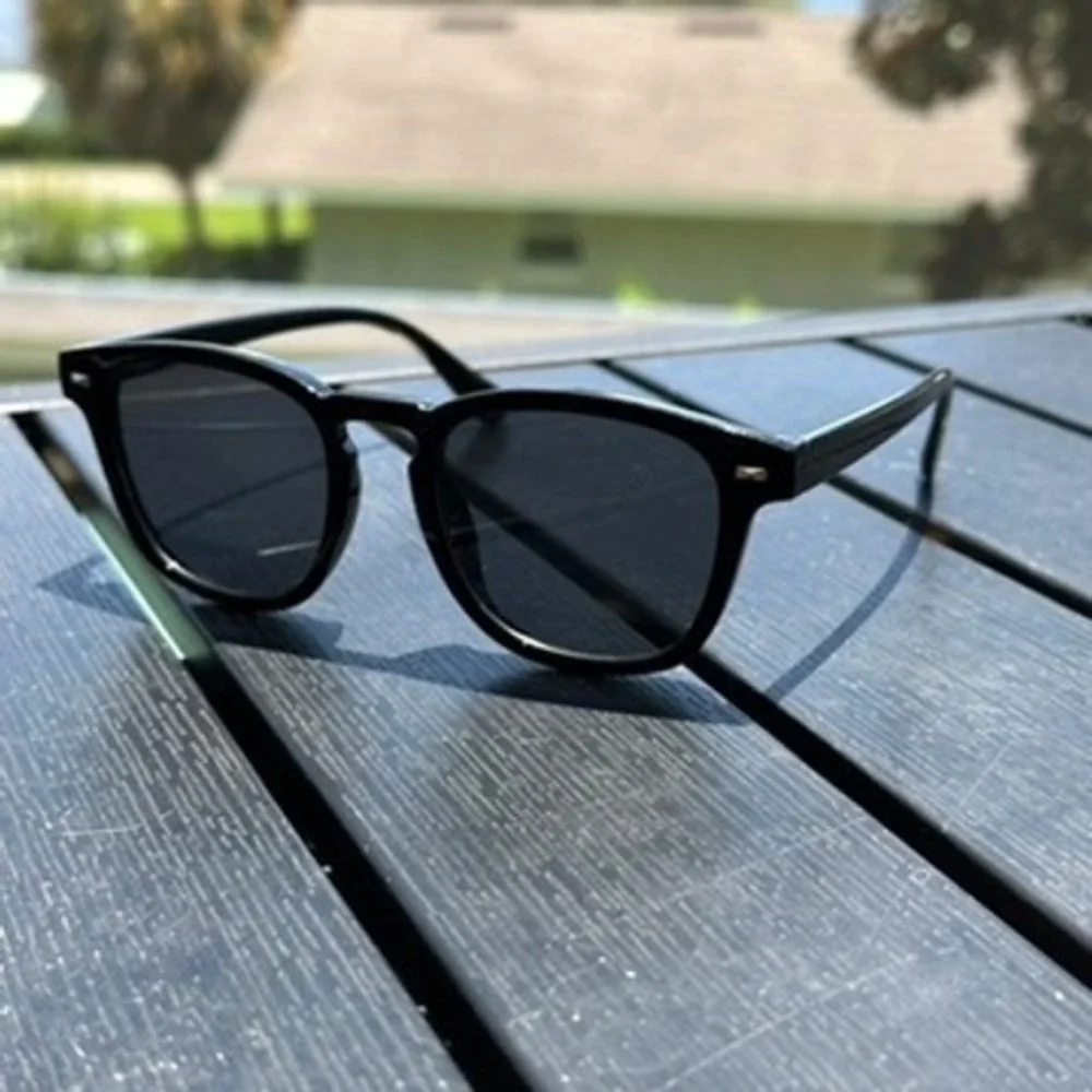 Unbranded classic square